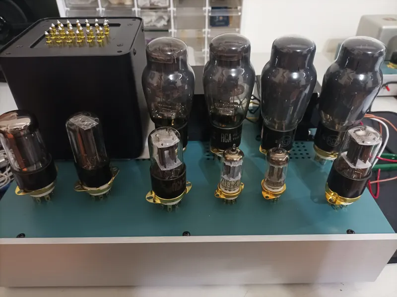 移駕到金屬機殼上，開始具體規劃變壓器與管座的空間佈局。