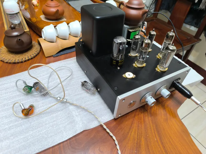 第一代（E80CC SRPP 推 6AQ5A）初次組裝完畢、順利開聲的完工留影。